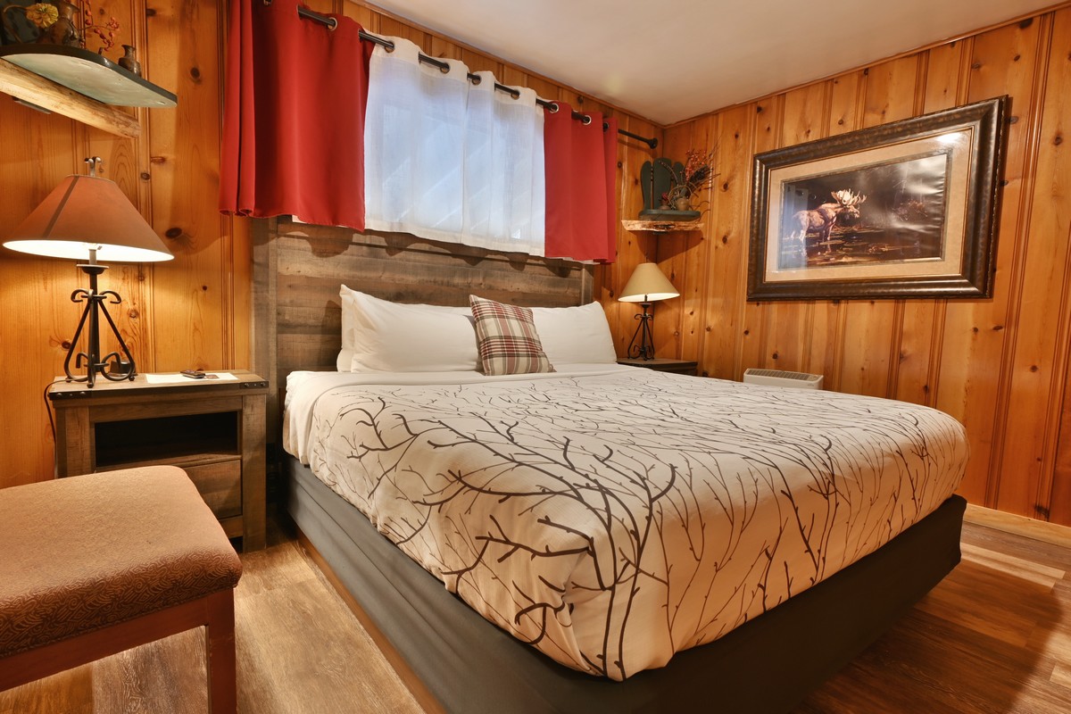 Fox Cabin King Bedroom